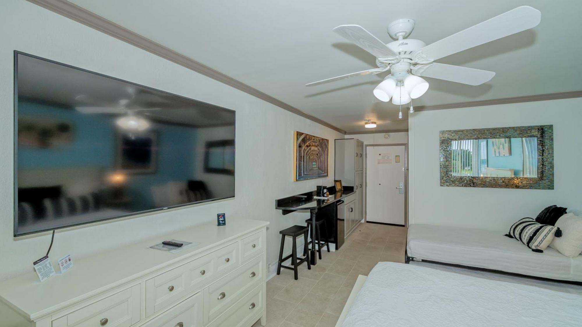 All-New Waterfront With Balcony,Pool,Tiki Bar,Gym Sarasota Zewnętrze zdjęcie